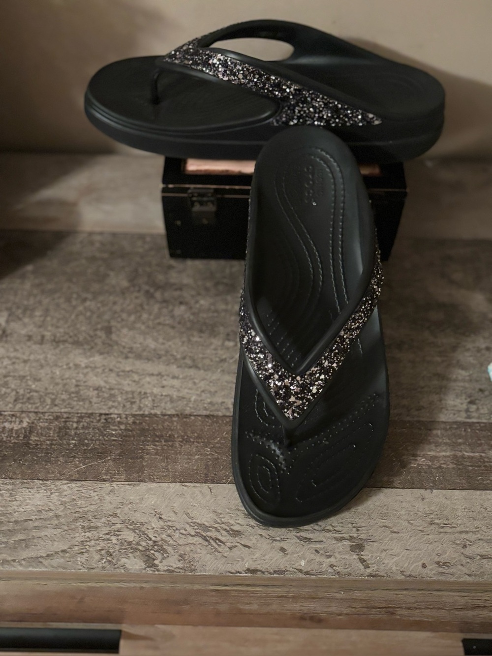 CROCS SLOANE Black Glitter Strap THONG SANDALS SIZE 9